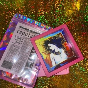 TAYLOR SWIFT MAX FEARLESS HOT PINK FRAMED ART CONCERT CONFETTI !!